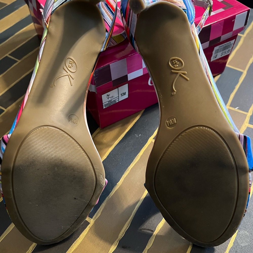 Multi-color Heel Sandals - Picture 4 of 5